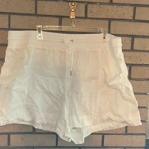 Athleta Women's Cabo Cream Cargo Shorts